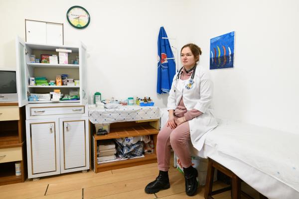Украинска лекарка, работеща в център за бежанци в Бургас