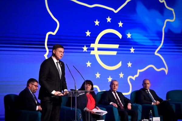 Валдис Домбровскис, конференция "България по пътя към еврото"